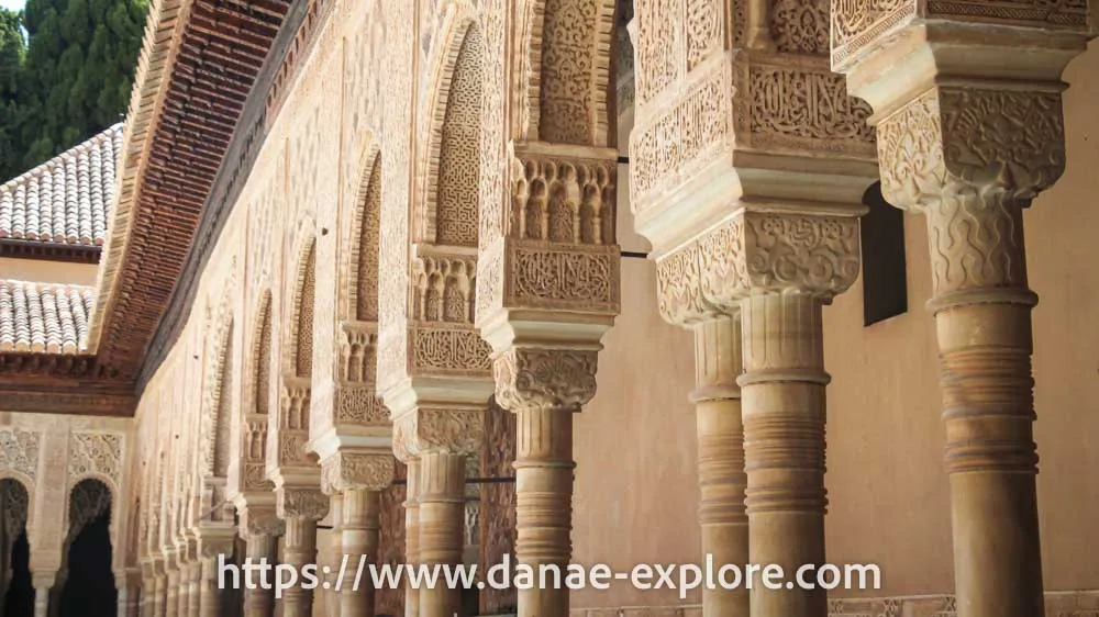 Detalhe do Patio de los Leones, nos Palácios Nazaríes, Alhambra, parte de nosso roteiro completo de ddez dias pela Andalucia - www.danae-explore.com