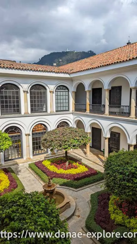 Patio interno do Museo Botero