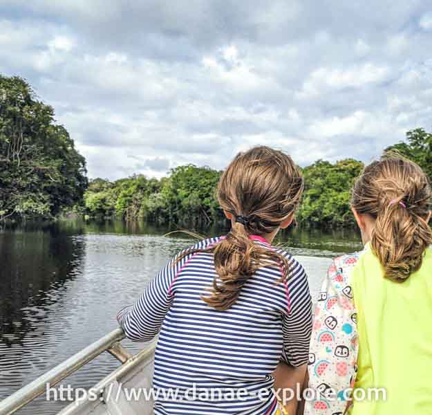 Passeio de barco pelo Arquipélado de Anavilhanas, Rio Negro.  Novo Airão, Amazônia brasileira