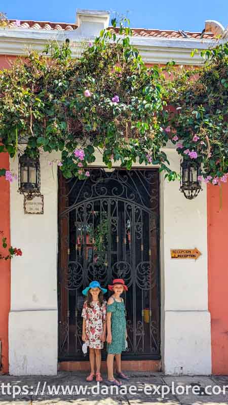 Porta na cidade antiga de  Cartagena de Indias, Colombia