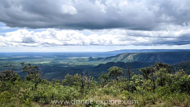 Chapada vista da trilha que leva ao Circuito das Cavernas, Chapada dos Guimarães, MT, Brasil