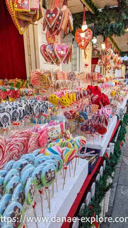 Belgrado: barraca de doces típicos, com balas e pirulitos coloridos