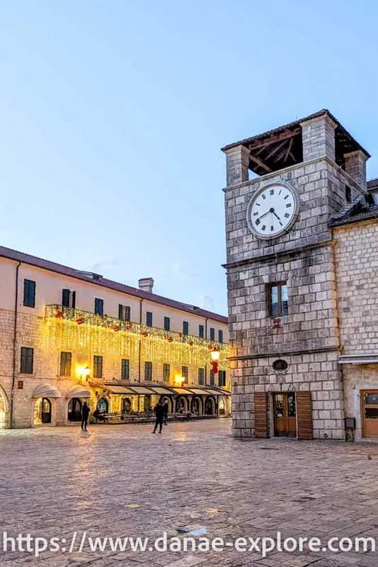 Kotor Old Town, praça do relógio, o que fazer em Kotor, Montenegro, www.danae-explore.com