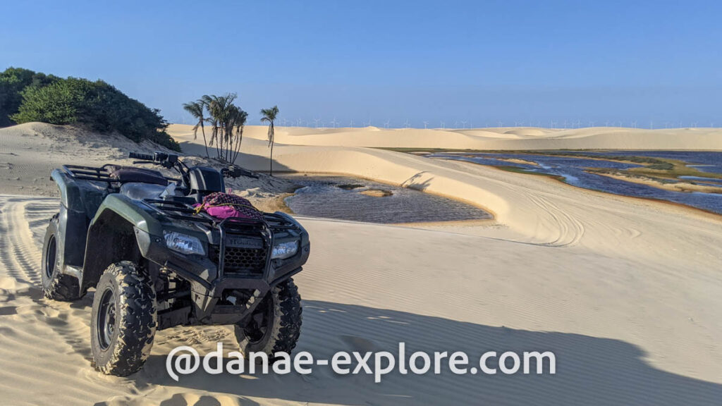 quadricilo nas dunas dos pequenos Lençóis, um dos passeios imperdíveis ao se visitar os Lençóis Maranhenses