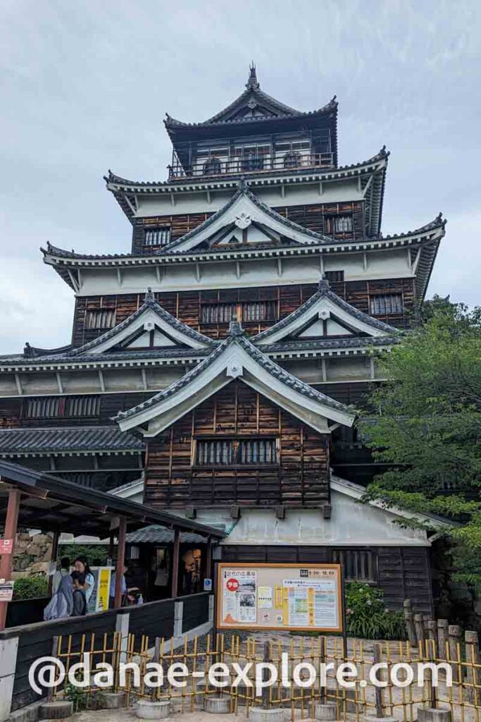 Castelo de Hiroshima, vista externa da entrada