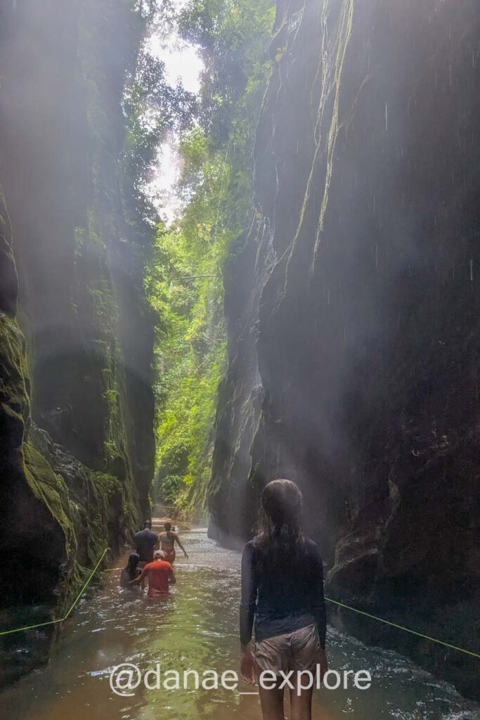 Cânion que leva à Cachoeira do Santuário, no Complexo Turístico da Pedra Caída