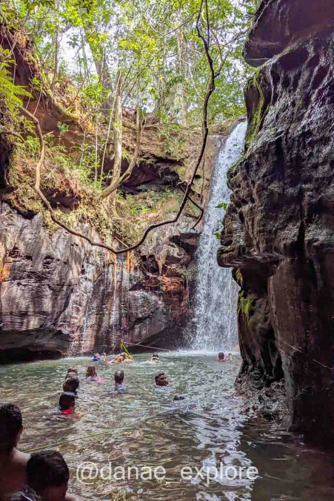 Cachoeira da Caverna, no no Complexo Turístico da Pedra Caída