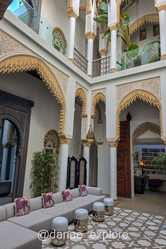 Pátio interno do hotel Elphoriad, onde nos hospedamos em Rabat