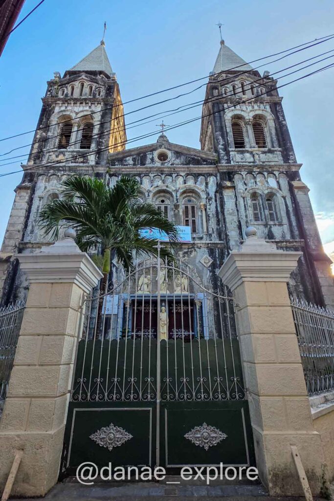 Igreja católica em Stone Town, parte de nossa sugestão do que fazer na cidade