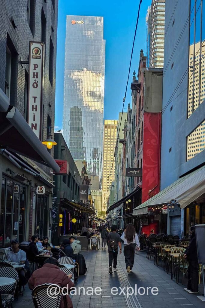 Hardware Lane, em Melbourne, repleta de restaurantes e café e uma ótima pedida para uma refeição