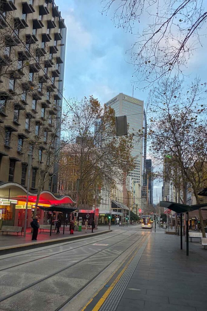 Rua do Central Business District de Melbourne, o centro da cidade